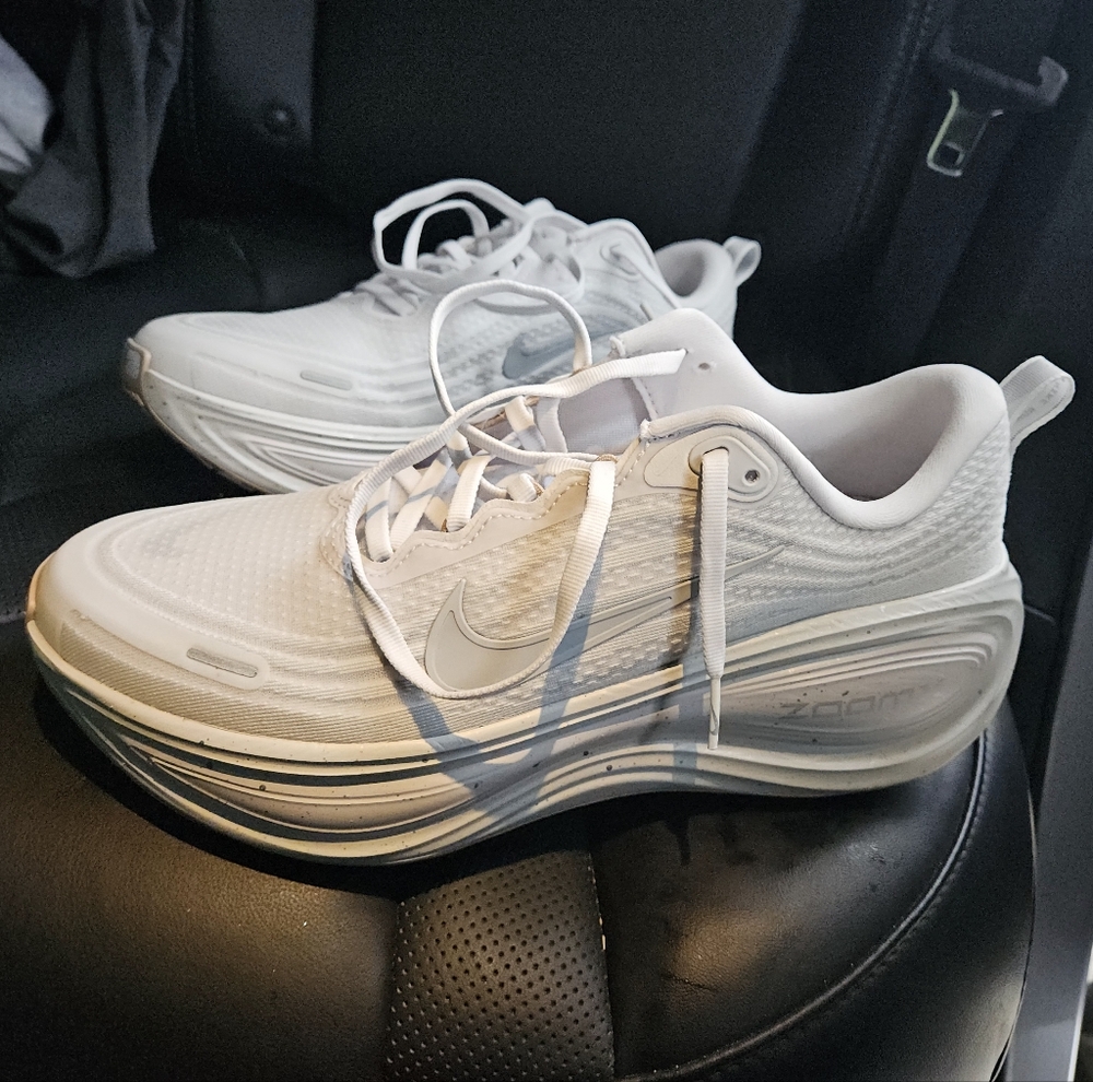 Nike Vomero Plus Wolf Gray White Men's 9.5 Excellent Condition Used No Box.